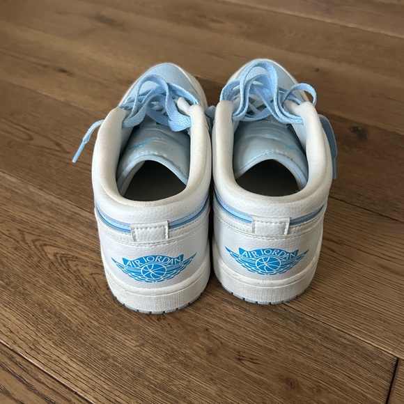 Nike Air Jordan Low in Light Blue and White - Picture 2 of 4